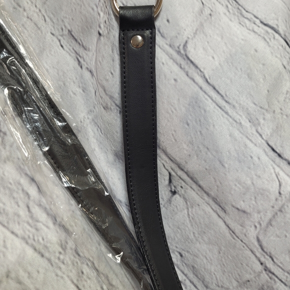 Two black imitation leather bag straps 18in long. - Picture 5 of 7